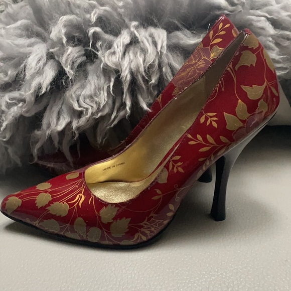 Hale Bob, Women Size 6 Red/gold Floral Print Patent Leather Heels - Picture 6 of 9